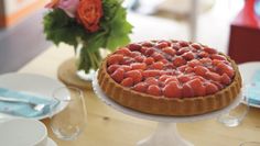 Warum nicht einmal einen Kuchen backen. Die Mama freut sich ganz sicher darüber, wenn sie mit einem leckeren Stück Erdbeerkuchen überrascht wird. Foto: pixabay.com/akz-o