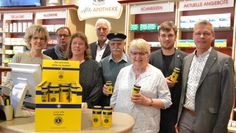 Sandra Baad, Uwe Hansmann, Alexandra Schanz, Hinrich Brandt, Kai Faouzi, Petra Möck, Niklas Daniel Bohnert und Klaus Fittschen informierten über die Lions-Notfallbox.  Foto: ui