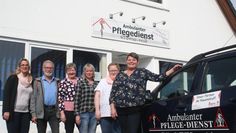 Tanja Spatz, Leitung Pflegedienst, Michael Murn mit Frau Sylvia Murn, Ivonne Jag, Geschäftsführerin, Bianka Meierdierks und Kerstin Dürrschmidt, beide Leitung Pflegedienst (v.l.). Foto:Wrissenberg