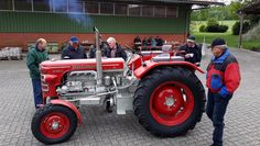 Wahre Begeisterungsstürme löste der Hürlimann Trecker bei den „Oldtimerfeunden Ostereistedt und Umgebung“ aus. Foto: eb
