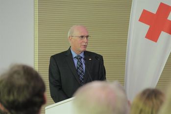 Volker Leopold, Leiter des Rettungsdienstes beim DRK, fasste die Geschichte des Notarztsystems bei der Feierstunde kurz zusammen. Foto: jm