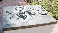 Die Geschichte des Bremervörder Schlosses lässt sich anhand des Bronzemodells vor dem Museumseingang gut darstellen. Foto: Bachmann-Museum Bremervörde