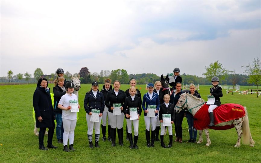 Elf Reitschüler traten zur Reitprüfung an - und bestanden. Foto: eb