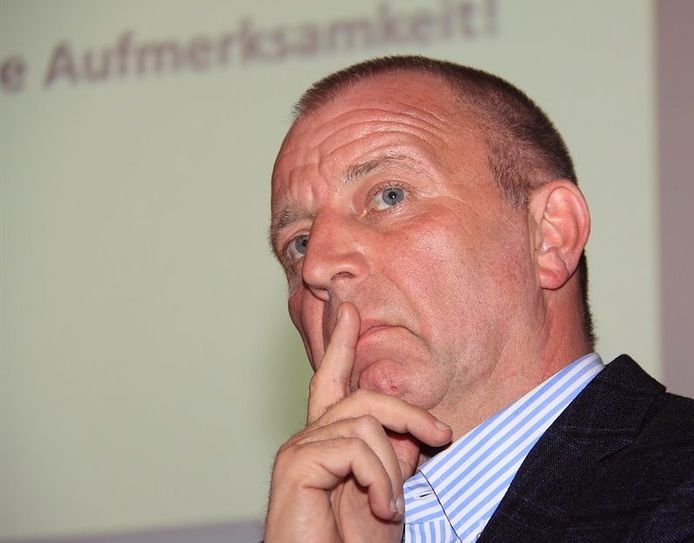Wie geht Bremervörde mit der STRABS um? Sicherlich auch für Bürgermeister Detlev Fischer keine einfach zu klärende Frage.  Foto: ls