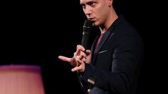 Moderator David Friedrich ist ein beliebter Moderator bei „Best of Poetry Slam“. Foto: Kampf der Künste