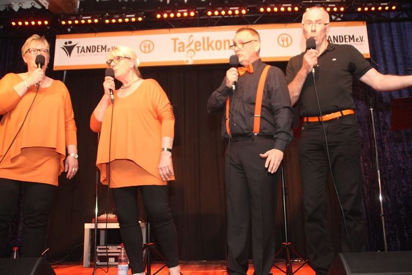 Fröhlich und ein bisschen frivol. Das „Timbre Quartett“ mit Silke Potthast, Marie-Louise Baabe, Ingo Schneider und Stephan Winter (v.l.) riss ihr Publikum zu wahren Begeisterungsstürmen hin.  Foto: im