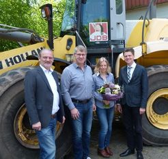 PASST!-Berater Wolfgang Scheller, Hans-Joachim und Manuela Drewes (JDB) mit dem Leiter des Jobcenters, Gregor Stein (v.l.). Foto: eb