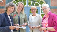 Stellten das Programm „Sommer in Murkens Hof“ vor (von links): Martina Michelsen (vhs-Leiterin), Martina Sackmann (Bibliothek), Annette Umlauft und Telse Schulze (Dozentinnen).  Foto: ui
