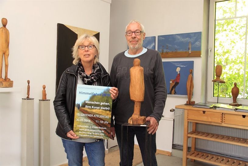Rita Rehpenning und Peter Sauerzopfe vom Freundeskreis Gerd Rehpenning freuen sich auf viele Freunde zum traditionellen Tag des offenen Ateliers am Himmelfahrtstag im Künstlerbahnhof Mulsum.  Fotos: ls