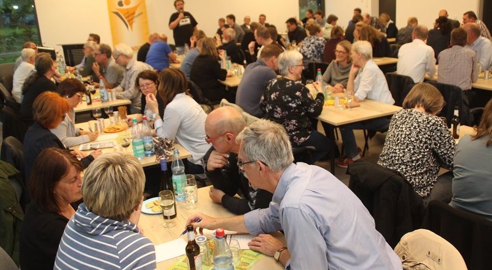 In der ersten Nacht des unnützen Wissens rauchten die Köpfe. Der Spaß stand dabei eindeutig im Vordergrund. Foto: im