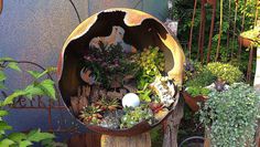 Wer auf der Suche nach schönen Dekorationsartikeln für den Garten ist, wird beim Kunsthandwerkermarkt bestimmt fündig werden. Foto: eb