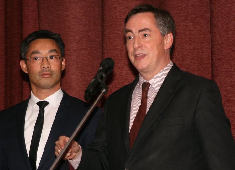Eine sichtlich gelungene Überraschung: David McAllister (r.) begrüßte seinen ehemaligen Landtagskollegen Philipp Rösler.  Foto: sla