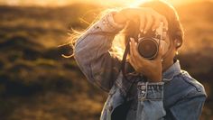Fotos halten Momente, Erinnerungen und Gefühle optisch fest. Der Landkreis möchte den Austausch unter Fotofreunden fördern und ruft zum Tag der Fotografie auf. Foto: adobe-stock/ikostudio