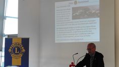 Dr. Johann Schreiner, selbst Mitglied im Lions Club, erzählt von den schon jetzt allgegenwertigen Folgen des Klimawandels (oben). Bei der letzten „Fridays for Future“ Großdemo in Bremen am 15. März kamen zahlreiche Menschen zusammen. Fotos: mf