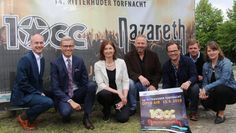 Veranstalter und Sponsoren hoffen auf eine harmonische und vor allem regenfreie Torfnacht. Von links: Michael Harjes (RTV-Vorsitzender), Jan Schotge (Volksbank Bremen-Nord), Regine Schäfer (RTV-Geschäftsführerin), Matthias Kühl (AVM-Veranstaltungstechnik), Oliver Ladeur (Hanse Wasser), Lennard Grote (RTV) und Carolin Novak (Osterholzer Stadtwerke).  Foto: sr