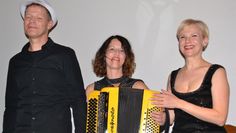 Andreas Hartwig (Piano), Heidi Steger (Akkordeon) und Andrea Kathrin Loewig begeisterten an zwei Tag ihr Publikum mit Liedern von Jacques Brel.  Foto: ui