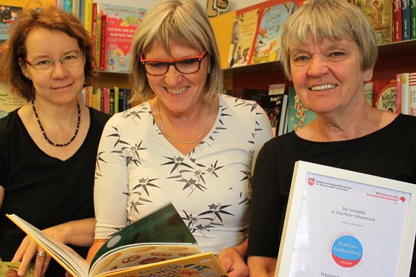 Die Freude ist groß in der schatulle. Zum sechsten Mal in Folge wurde die Buchhandlung der Kreisstadt in Hannover als „Prädikatsbuchhandlung“ ausgezeichnet.  Foto: jgir