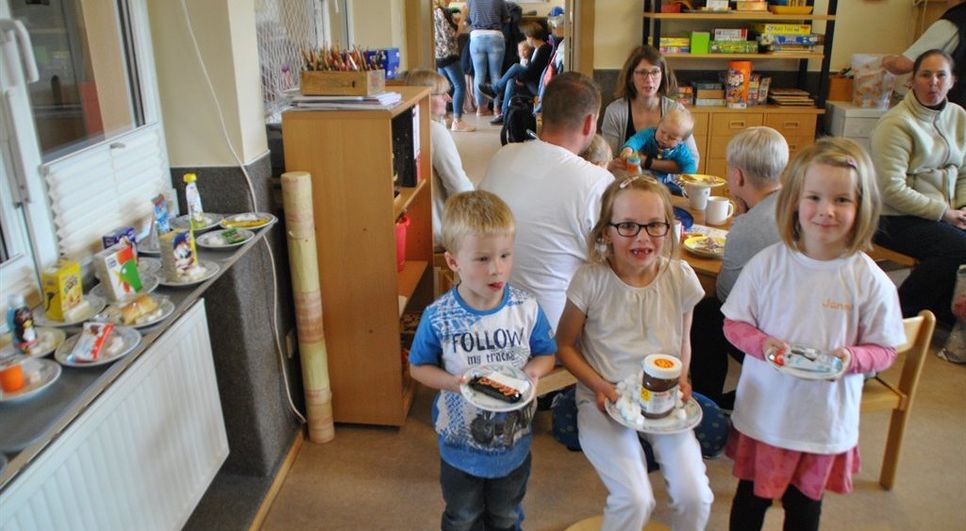 Erstaunt stellten die Kinder fest, wie viel Zuckerwürfel in den Lebensmitteln versteckt ist. Foto: uml