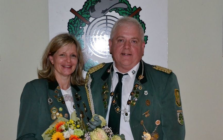 In Frelsdorf haben Kaiserin Sandra Schramm und Kaiser Gerhard Wendt  für fünf Jahre das Zepter in der Hand.  Foto: khe