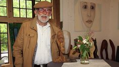 Bildhauer und Maler Lothar Behrmann, besser in der Kunstszene „House“ bekannt, kann sich vorstellen, die Tradition des  Künstlerbahnhofs weiter fortzuführen.  Foto: ls