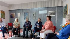 Geschichten aus dem Leben von Anka Hüchting und Renate Kiekebusch. Beim Vorleseprogramm der Beverstedter Landfrauen im Marien-Treff wurde in plattdeutsch vorgelesen.  Foto: khe