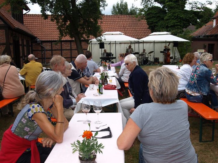 Frühstück mit Jazzmusik. 
 Foto: eb