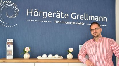 Der Hörgeräteakustikermeister Jonas Grellmann hat sich Anfang Juni selbstständig gemacht. In der Osterweder Straße 6 in Worpswede hat er ideale Räumlichkeiten gefunden.  Foto: ui