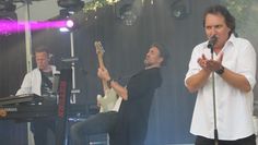 Party total auf der Vörder Seebühne. Die Showband „Return“ zog alle musikalischen Register. Das Publikum in bester Feierlaune war begeistert.  Foto: im