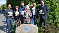 Präsentieren gemeinsam die Neuauflage der Bremervörder StadtEntdeckung: Benjamin Bünning, Geschäftsführer der Natur- und Erlebnispark GmbH (l.), Heidemarie Roes, 2. Vorsitzende Club Dänemark e.V. (2.v.l) sowie die Mitglieder des Bremervörder Ortsrates um Ortsbürgermeister Frank Pingel (r.). Foto: eb
