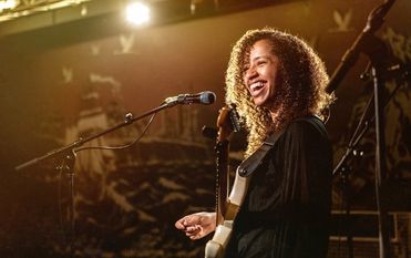 Jackie Vernon lässt sich musikalisch in keine Schublade packen.
 Foto: Christoph Bombart