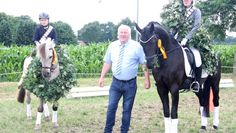 Im vergangenen Jahr erlangten Maritt Grochau und Anne Burfeind den Titel der Reiterköniginnen. Foto: Archiv/ im