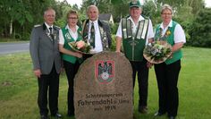Präsident Werner Murk (v.l.), Alterskönigin Heike Oerding, Alterskönig Helmut Hartmann sowie König Waldemar Lampe mit seiner Frau Petra, nach der Proklamation. Foto: eb