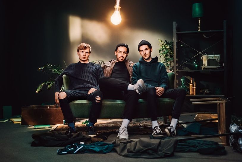 Für das Trio „Faakmarwin“, das ab 21 Uhr die Bühne übernimmt, ist es fast so etwas wie ein Heimspiel. Zwei der drei Mitglieder kommen aus der Kreisstadt.  Foto: Max Hartmann