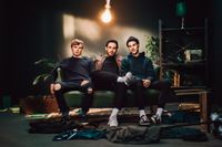 Für das Trio „Faakmarwin“, das ab 21 Uhr die Bühne übernimmt, ist es fast so etwas wie ein Heimspiel. Zwei der drei Mitglieder kommen aus der Kreisstadt.  Foto: Max Hartmann