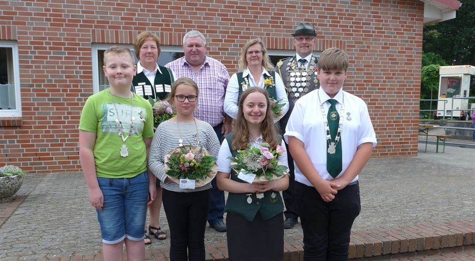 Die noch amtierende Königsfamilie in Oerel freut sich auf ein schönes Fest. Foto: eb