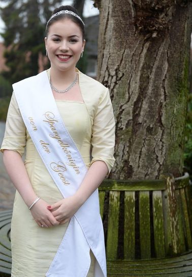 Die amtierende Spargelkönigin Feline wird zum Sommerfest anlässlich des 10-jährigen Bestehens des Geest Landtouristik e.V. weitere Majestäten und Gäste auf dem Festplatz in Kutenholz begrüßen.  Foto: ls
