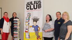 Ein engagiertes Team sorgt mit dem Julius-Club für eine tolle Lese-Ferienfreizeit: Anke Diedrich, ehrenamtliche Mitarbeiterin in der Bücherei und im MGH, Ramona Riggers, Leiterin des DRK-Mehrgenerationenhauses, Erika Hoffmann, ehrenamtliche Mitarbeiterin in der Bücherei, Marina Ropers, Leiterin der Bücherei der Samtgemeinde Geestequelle, und Rita Hinck, ehrenamtliche Mitarbeiterin in der Bücherei (v.l.).   Foto: ue