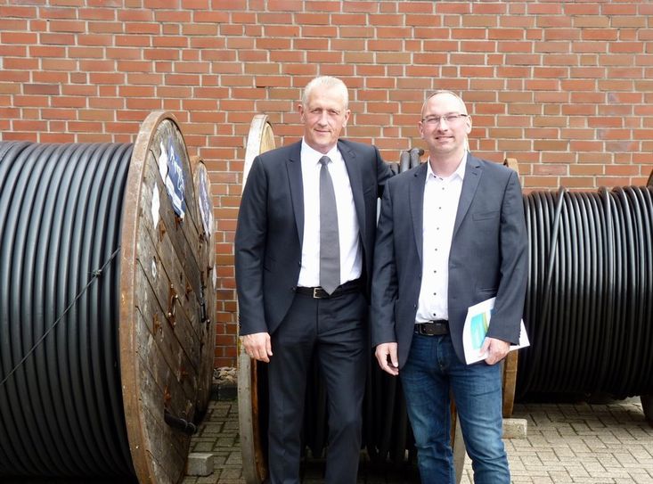 Christian Meyer-Hammerström (li., Geschäftsführer), Prof. Dr. Tim Jesgarzewski (Aufsichtsratsvorsitzender) zeigten sich zufrieden mit den Ergebnissen.  Foto: aklü