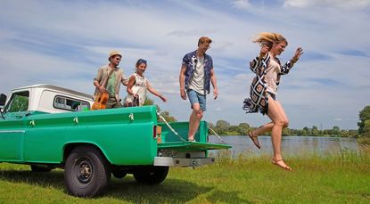Ein Besuch bei der Fachwerkstatt vor der großen Fahrt in den Urlaub schützt vor ärgerlichen Pannen.
Foto: djd/Robert Bosch GmbH