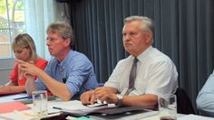Wilhelm Gathmann (l.) und Erich Gajdzik informierten unter anderem zur Situation der geplanten B74-Sanierung.  Foto: ls