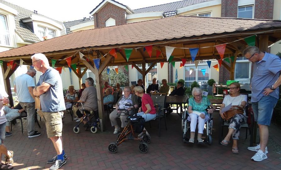 Die Besucher des Sommerfestes genossen bei bestem Wetter die tolle Atmosphäre.  Foto: eb