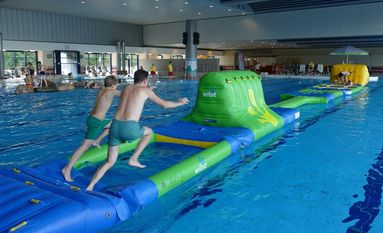 Einen Riesenspaß für die ganze Familie mit verschiedenen Wettbewerben zum Mitmachen gibt es am Freitag, 5. Juli von 14 bis 18 Uhr im Allwetterbad bei der Poolympiade.  Foto: eb
