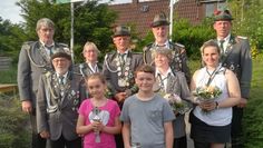 Es wurde am Ende des Vogelschießens mit dem Rumpf beim Barcheler Schützenfest  für die Damen und Herren auf dem Vogel spannend.In beiden Fällen brauchte man etliche Schüsse damit der letzte Teil viel. Gegen 18 Uhr am Sonntag ertönten vom Schießstand erlösende Jubelrufe, wobei sich Holger Schulz gegen vier weitere Königsanwärter durchsetzte. Königin Claudia Bilkau trägt für ein Jahr die Königswürde. Vizekönig wurde Udo Müller und Vizekönigin wurde Ann-Christin Grabow. Seniorenkönig wurde Günter Kürschner und Kinderkönigin Julja Alpers und Vizekönig der Kinder wurde Lennart Fromm. Foto: eb
