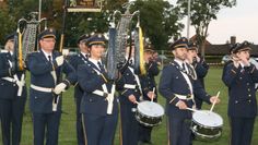 Der Spielmannzug Lilienthal-Falkenberg trug mit einer präzisen Performance beim Großen Zapfenstreich zu einem Gelingen des Jubiläumsabends bei.  Foto: sla