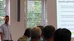 Christoph Kundler vom Amt für Naturschutz und Landschaftspflege des Landkreises informierte die Anwesenden über die rechtlichen Grundlagen, die zur neuen FFH-Verordnung führen.  Foto: ue
