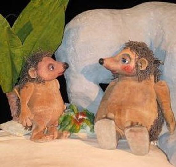 Das Holzwurm Theater führt „Jacob - Ein Igel lernt fliegen“ auf. Foto: Holzwurm Theater
