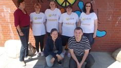 Das Organisationsteam für das Sommerfest am Middelweg: Almut Schmidt, Christin Martens, Conny Kapgenoß, Tanja Meyer, Martina Pankovic. Vorn: Ines Schwone (Shintai-Judoschule), Jan Eggers (Vikar in der Auferstehungsgemeinde).  Foto: eb