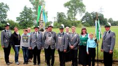 Das glückliche Königshaus der Schützen Heidberg/Falkenberg vom letzen Jahr. Erster Vorsitzender Andre´ Bornemann (links) ist gespannt, auf das diesjähige Fest.  Foto: eb