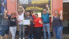 Über 700 Döner an einem Tag zugunsten des SOS-Kinderdorfes Worpswede verkauft: die Tigris Döner Familie.  Foto: eb