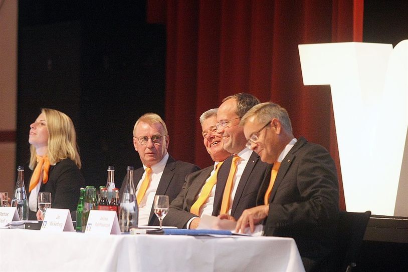 Zu Recht gute Stimmung bei Aufsichtsrat und Vorstand der Volksbank eG Osterholz Bremervörde.  Foto: ek